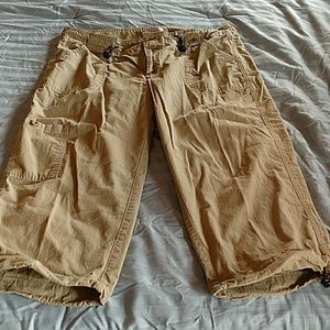 George Marthà hiking Capri's size 14